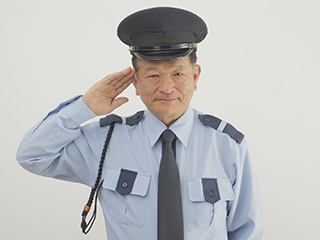 警備バイト／シニア活躍中！オークション会場での駐車場誘導／高時給