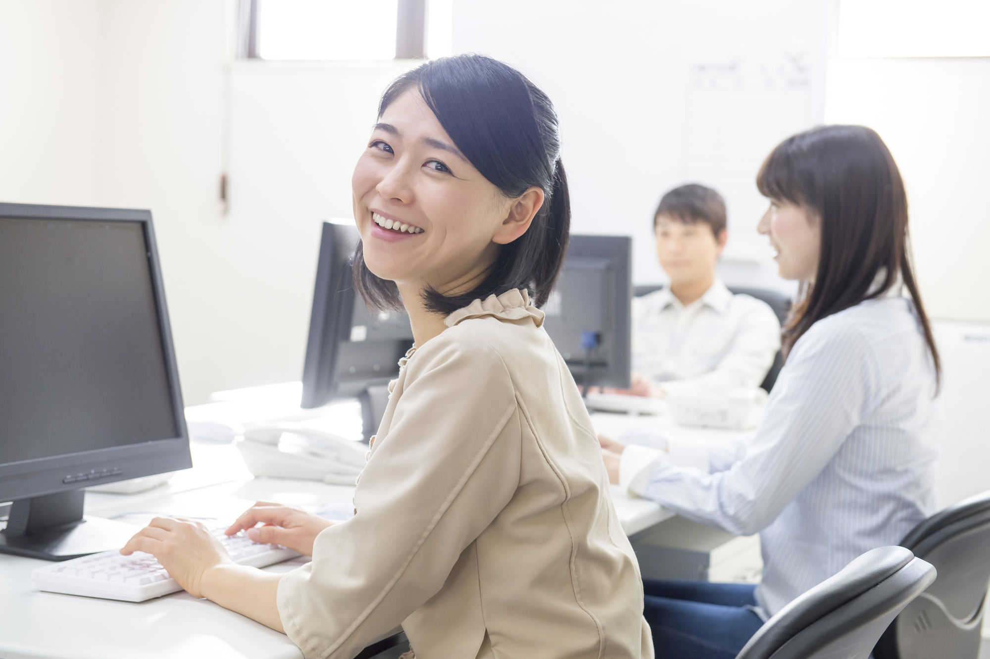 一般事務スタッフ／土日祝休み／15時終わりで家事と両立可／午前・...