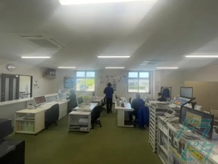 ＼創業140年超／地元の安定企業でこの先も長く働ける◎ 中型ドライバー／地元の安定企業／地場のみ／賞与40万以上の実績あり