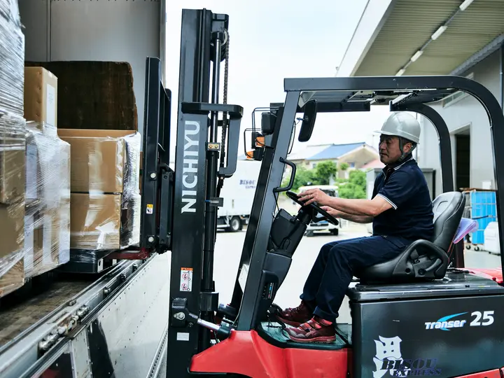 毘双運輸株式会社 大阪支店(大阪府泉大津市/北助松駅/配送・配達ドライバー)_4