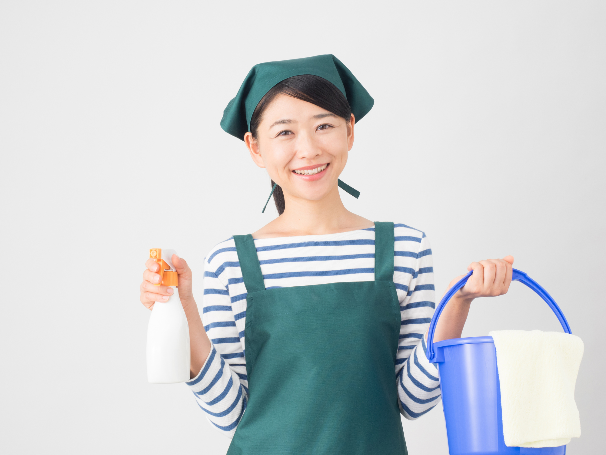 スーパー内の清掃スタッフ／7〜9時の午前2h／週3〜4日勤務／車通勤可