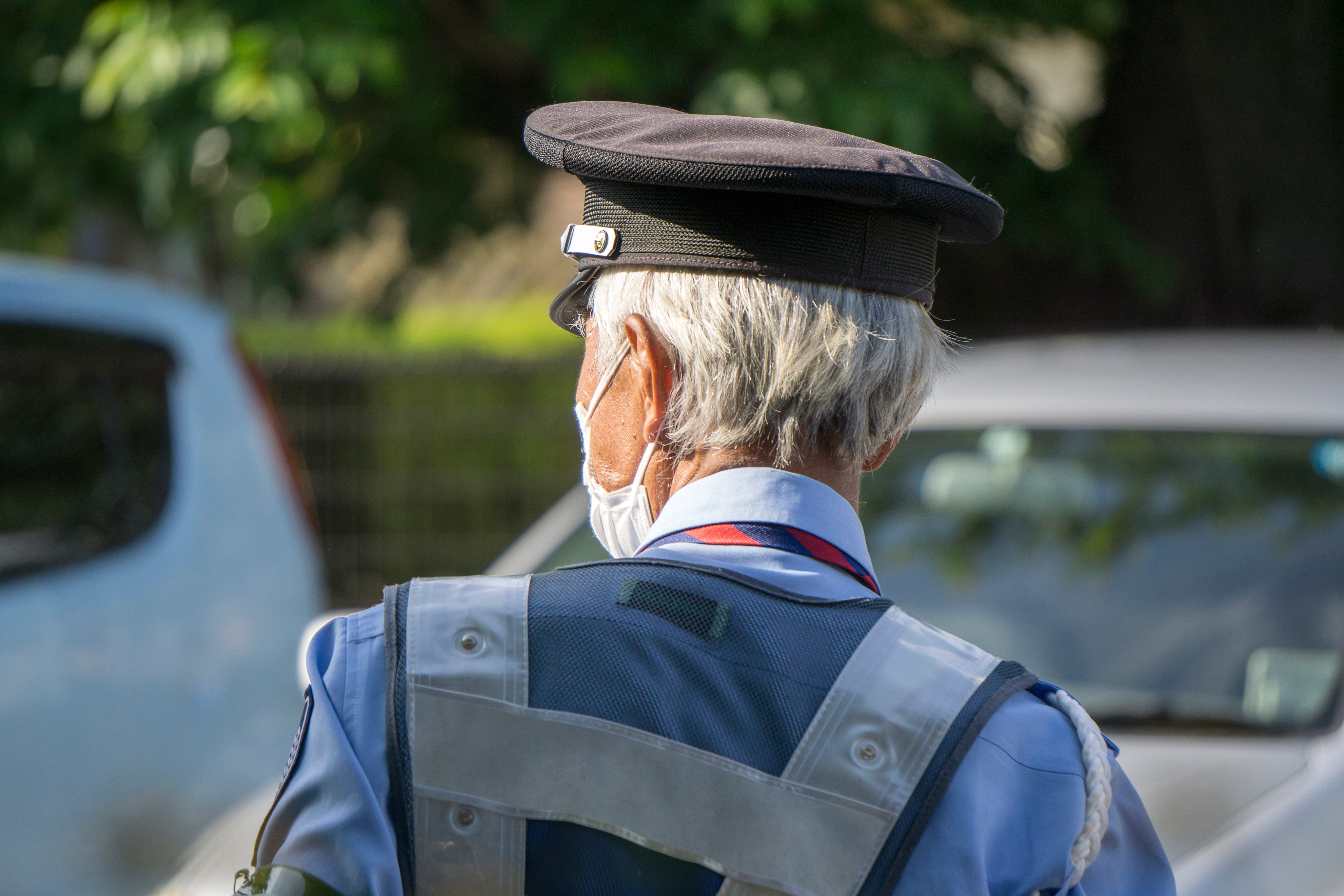 葬儀会館での駐車場警備／スキマ時間活用！／交通費全額支給