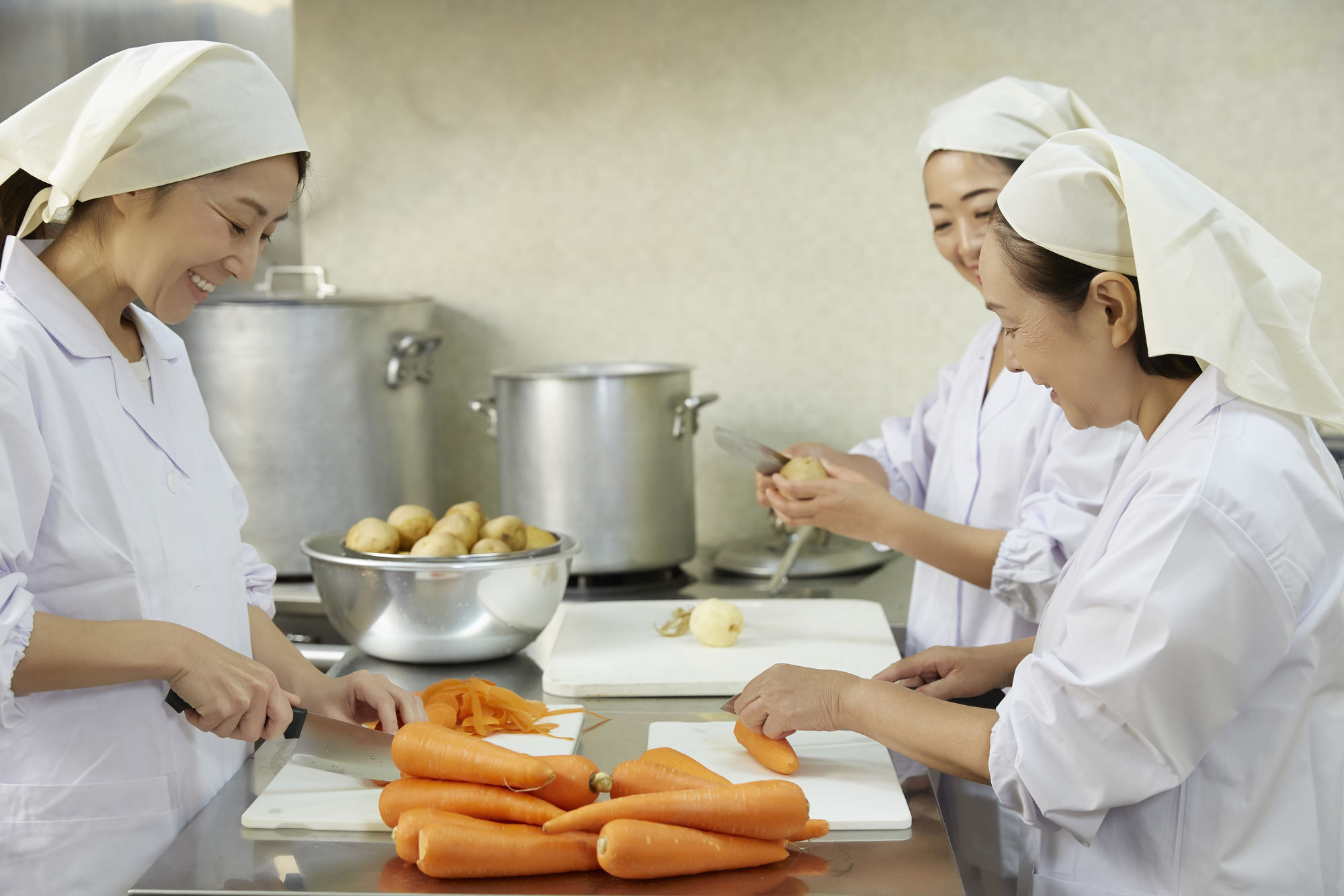 高時給！1200円〜1500円／調理補助スタッフ／1月中旬〜勤務開始