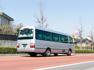 名阪近鉄バス株式会社/スクールバス乗り降りの介助スタッフ