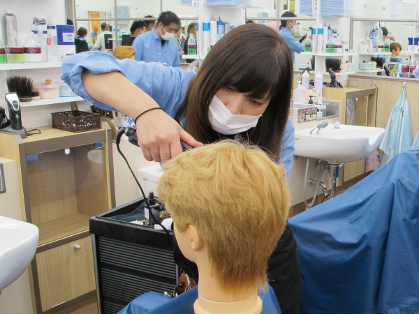 ラッキーホールディングス株式会社(愛知県名古屋市名東区/藤が丘駅/美容師・理容師)_3
