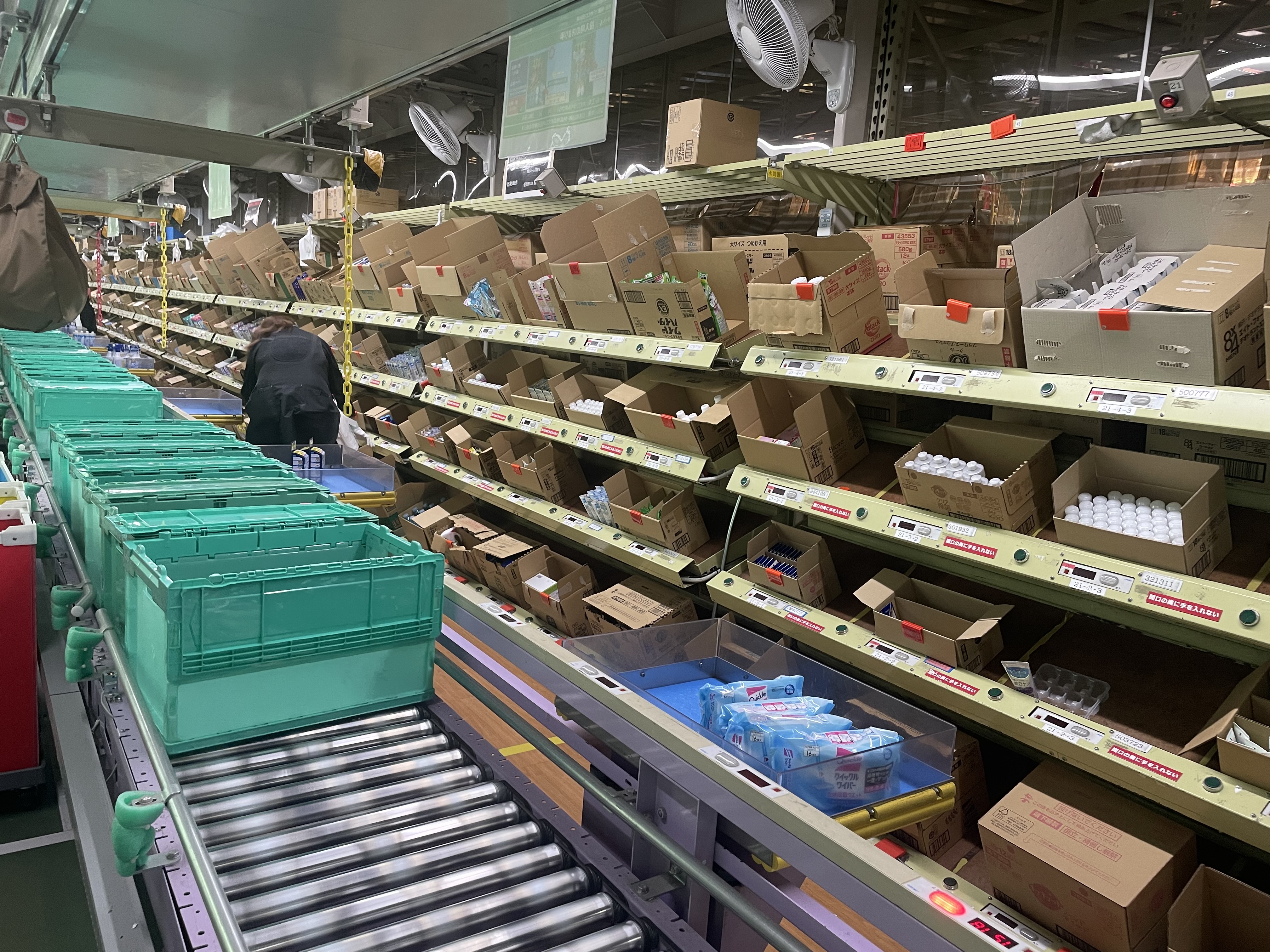 花王ロジスティクス株式会社 稲沢センター(愛知県稲沢市/青塚駅/梱包・検品・仕分・商品管理)_3