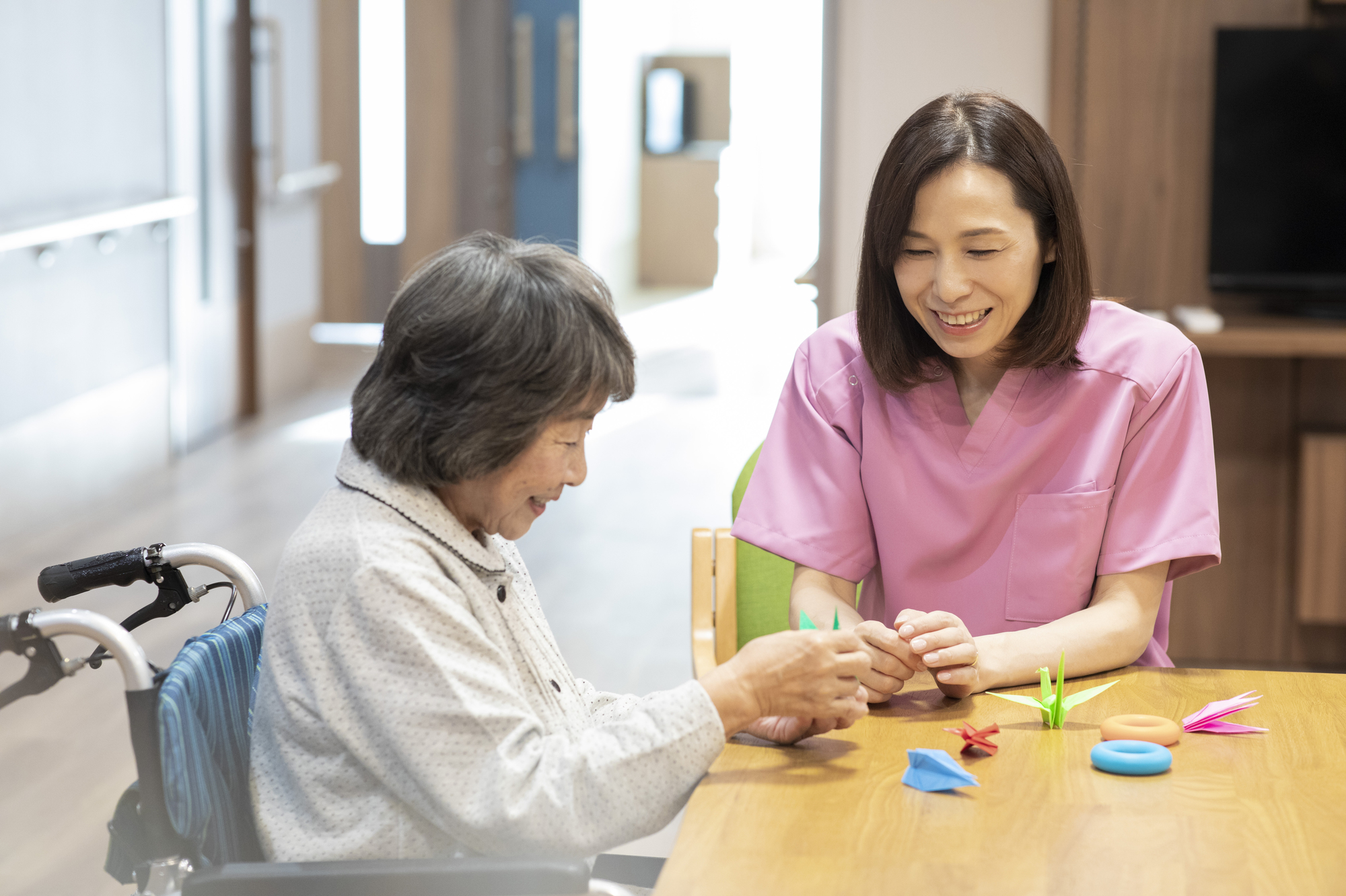 ＜シニア歓迎＞年齢不問／経験が活かせる介護スタッフ／1日2時間～...