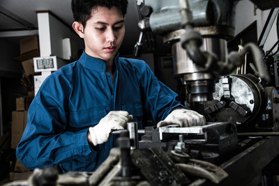 油圧機工業有限会社/自社製品の組立・修理スタッフ