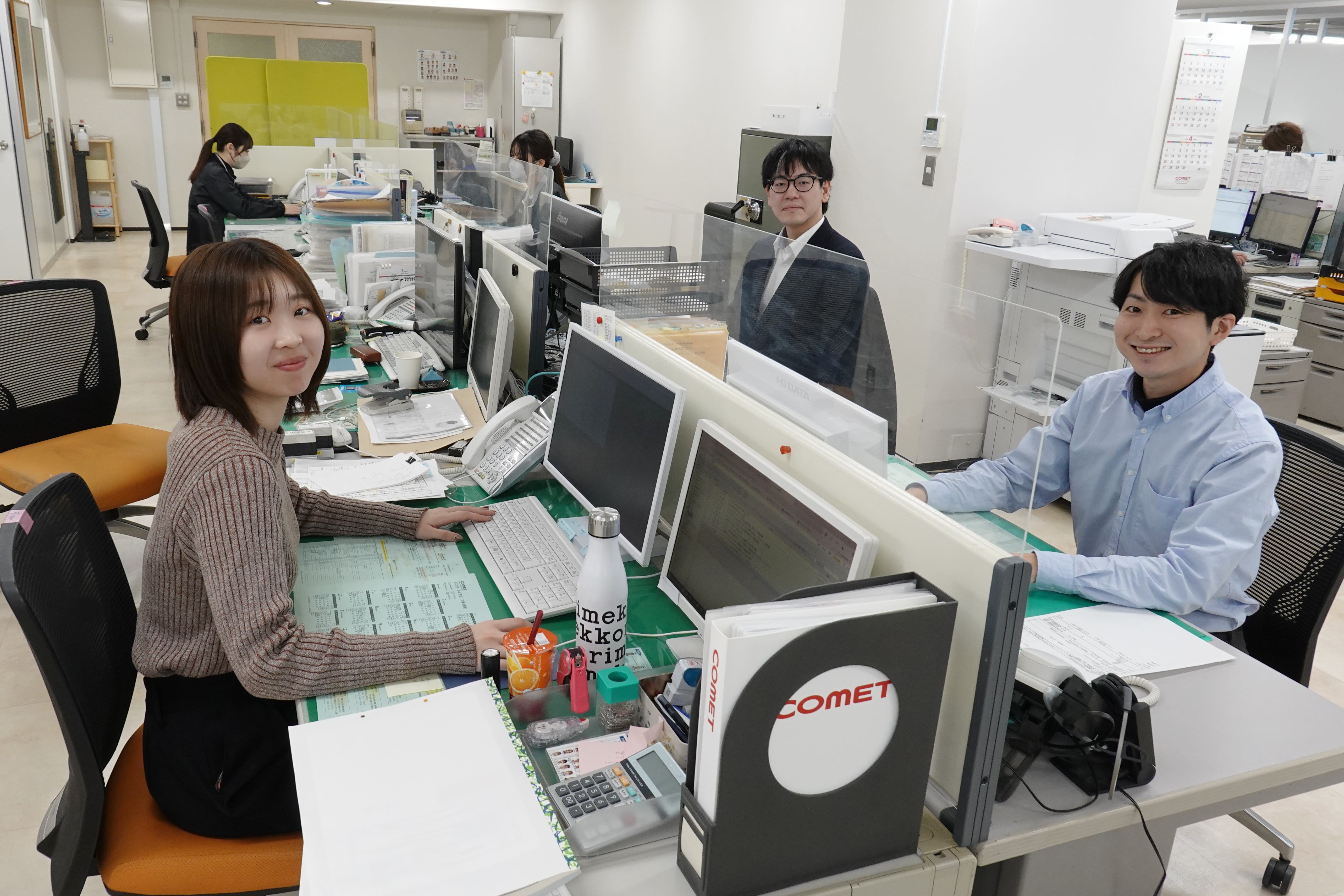 サービス事務パート／時給1400円〜／賞与あり／無資格・未経験OK